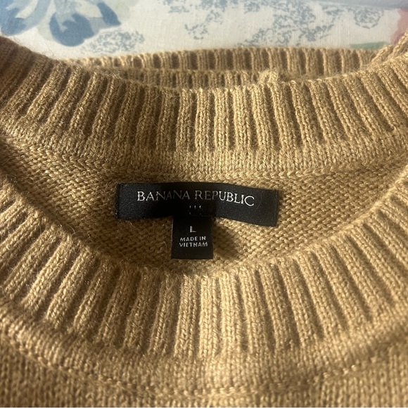 Banana Republic Women’s Essential Sweater - Picture 4 of 4
